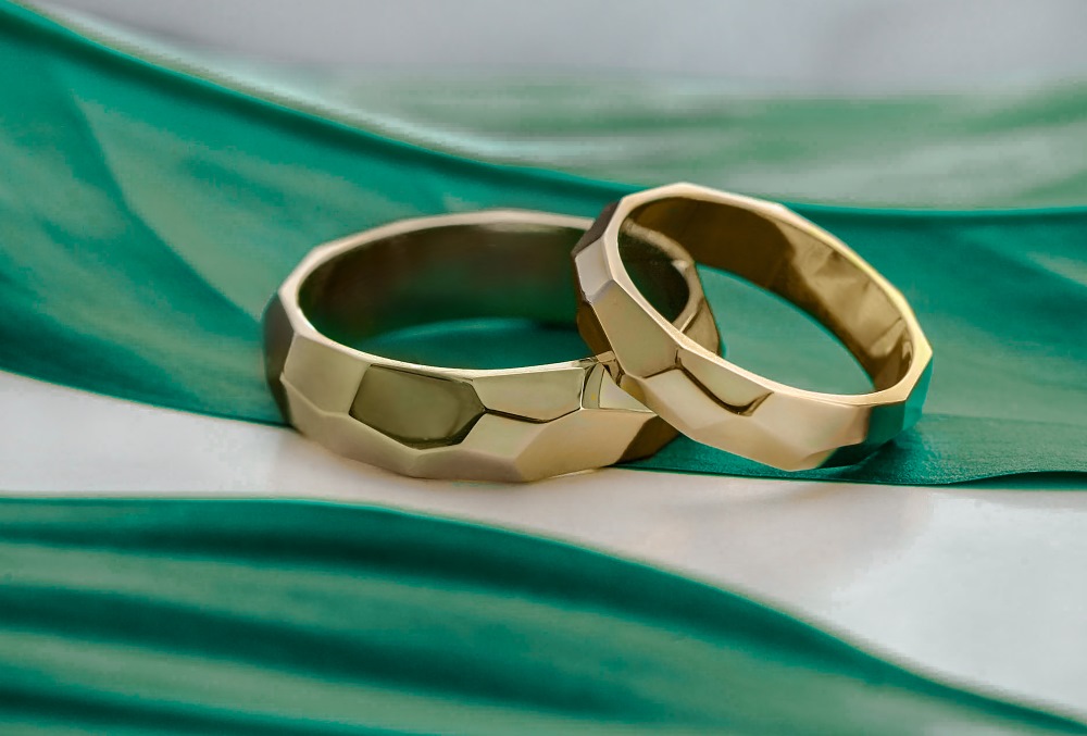 Обручки: на якій руці носять прикраси, згідно з традиціями і повір'ями - LUNET JEWELLERY